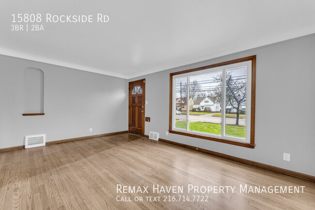 Foto del edificio - 15808 Rockside Rd