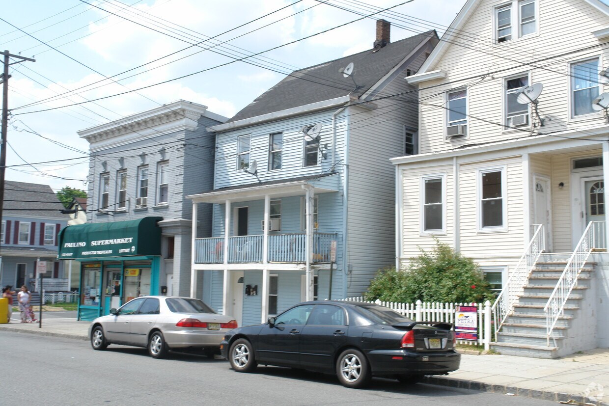 Foto principal - 162 Washington St