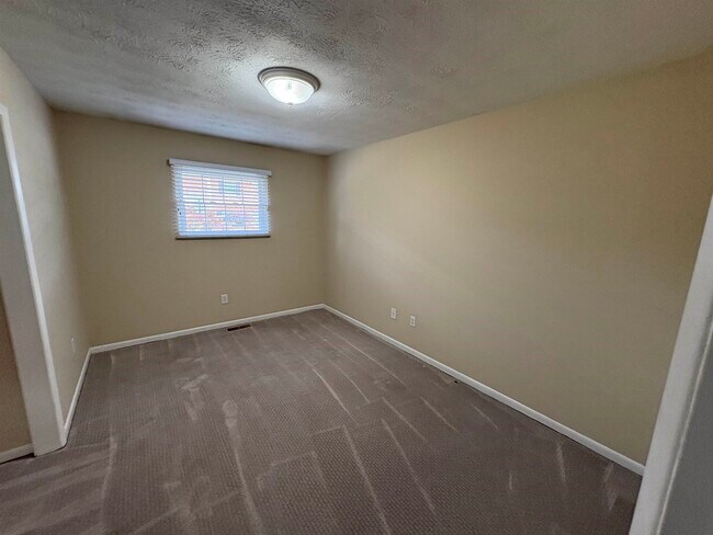 Foto del edificio - 9 Adkins Ct