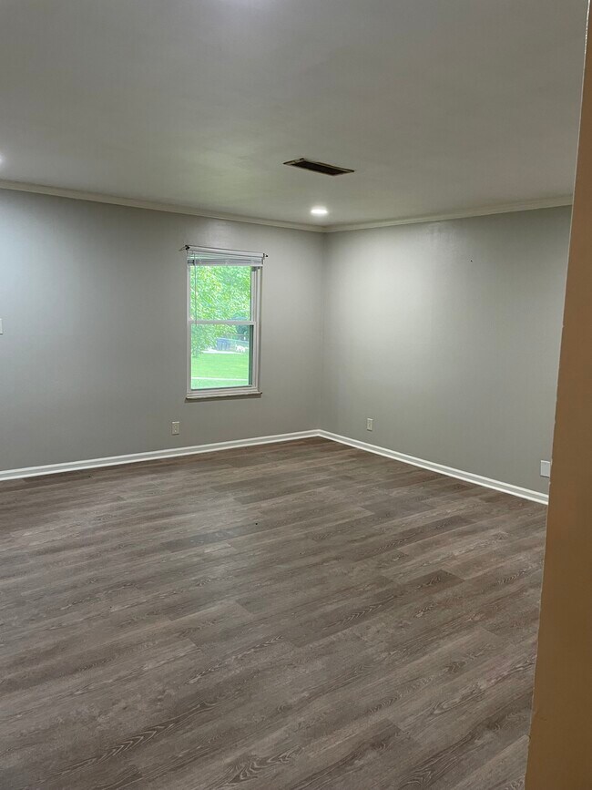 Living Room - 400 Schenkel Ln