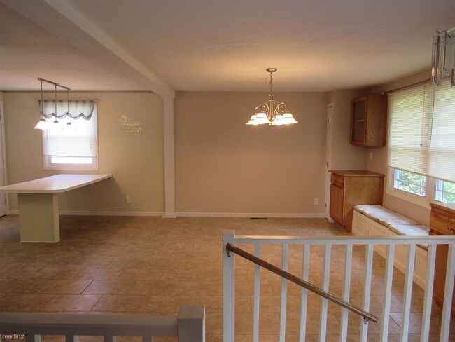 Building Photo - 4 br, 1.5 bath House - 419 Adrian St