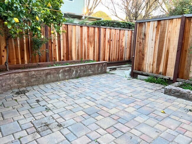 Foto del edificio - 2047 Montecito Ave