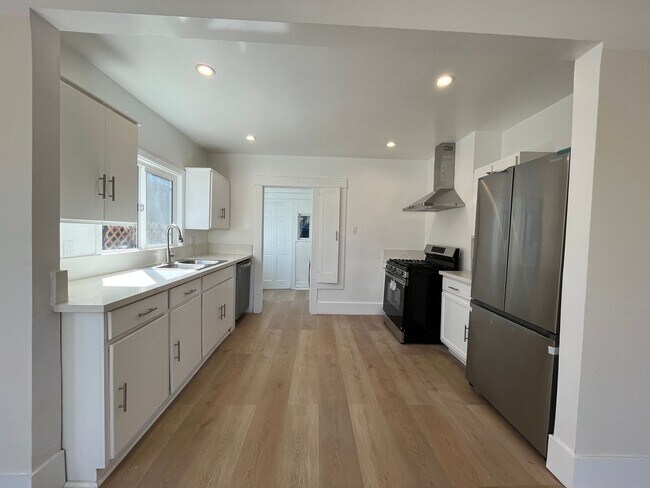 Foto del edificio - 2+1 w/all appliances + garage in central L...