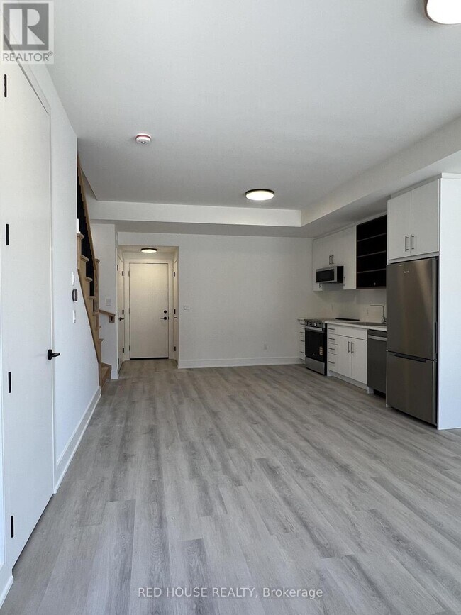 Building Photo - 40 Everett Cmn