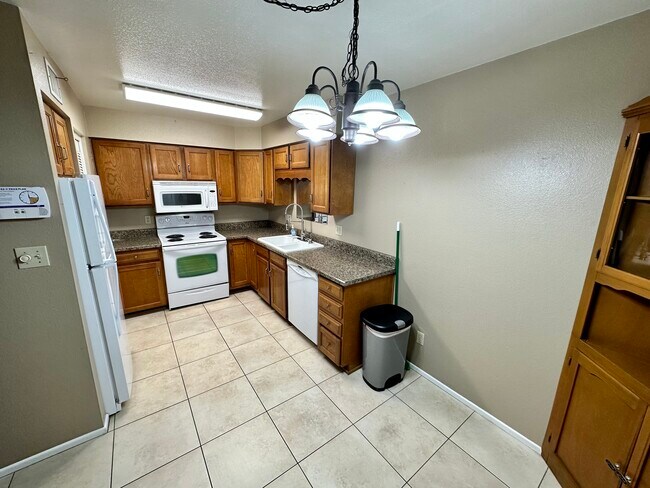 Foto del edificio - 6441 E Butte St