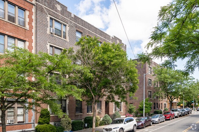 Foto del edificio - 6802 Ridge Blvd