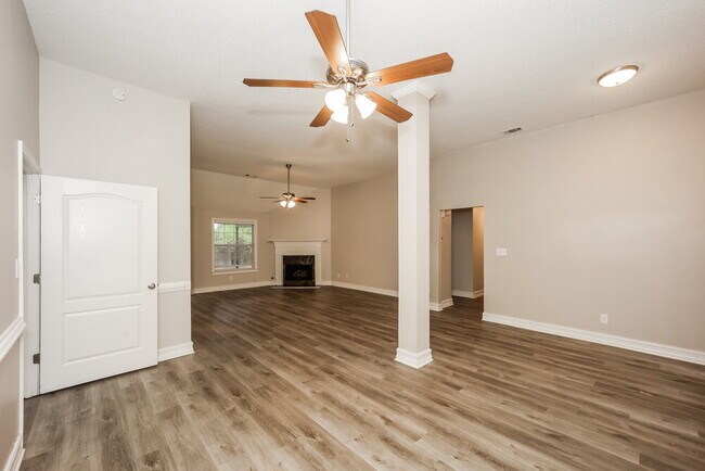 Foto del edificio - 33 Arbor Cove Dr