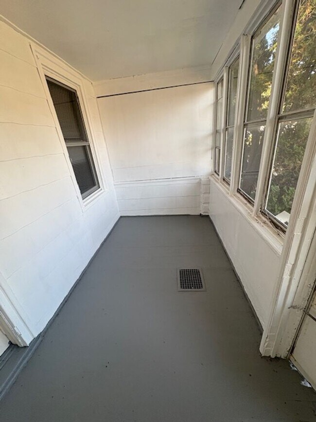 Foto del edificio - 2 Bedroom / 1 bathroom House in Peoria, IL