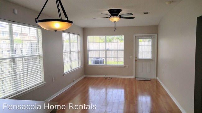 Foto del edificio - 8110 Heirloom Dr