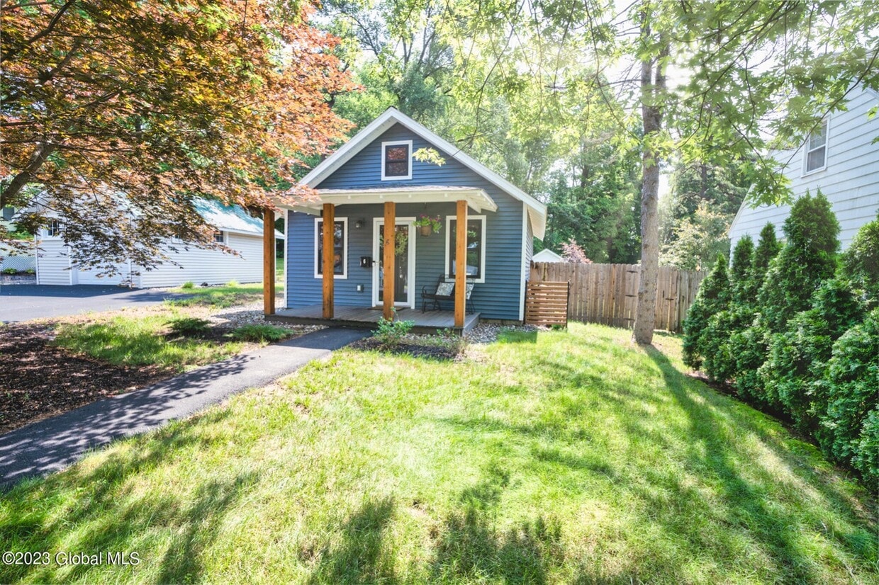 Primary Photo - 6 Gipp Rd