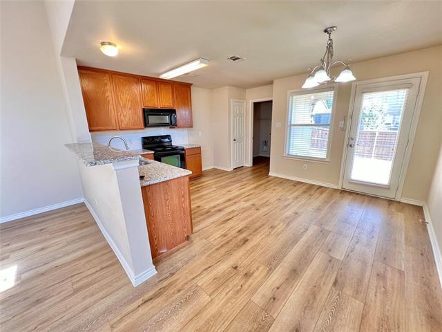 Foto del edificio - 9000 Wild Rose Ln