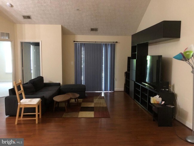 Building Photo - 617 Admiral Dr