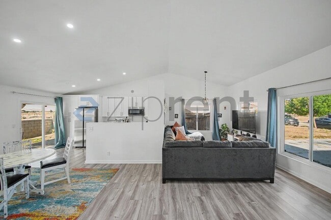 Building Photo - Unit