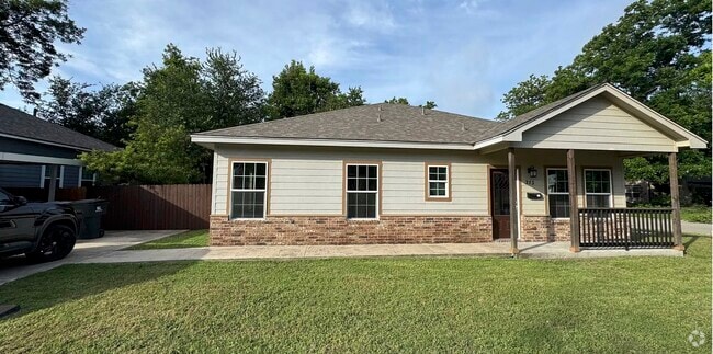 Building Photo - 315 W Elm Ave
