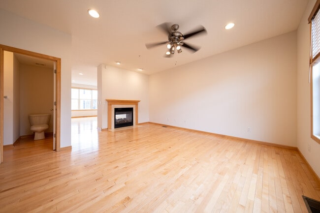 Foto del edificio - 15579 Junegrass Ln