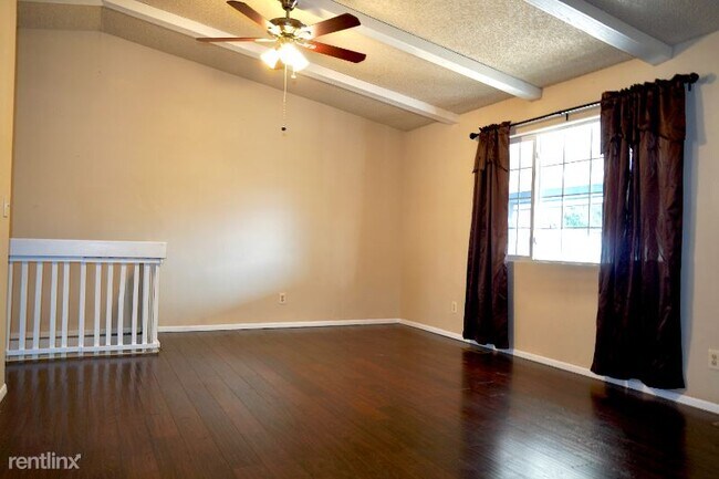 Building Photo - 5 br, 2 bath House - 3013 Pinnacle Dr
