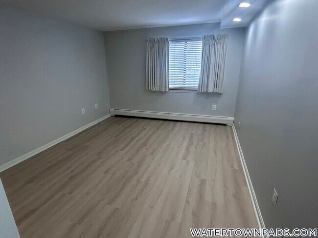 Foto del edificio - 131 Coolidge Ave