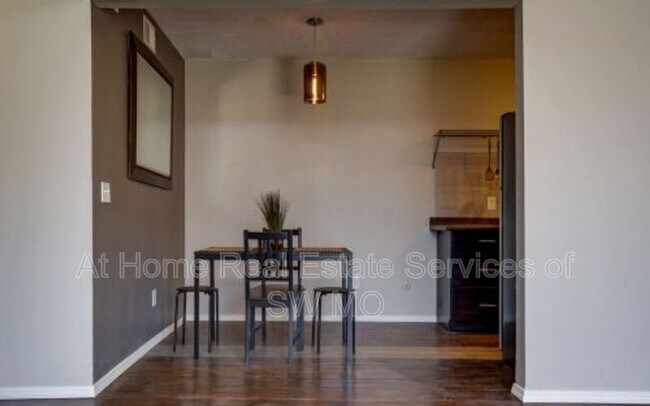 Foto del edificio - 232 S Florence Ave