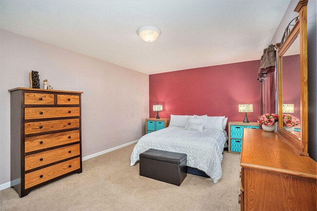 Building Photo - 5358 Woodrush Ave