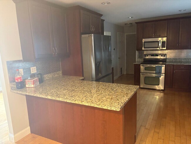 Foto del edificio - 7302 Gladstone Dr