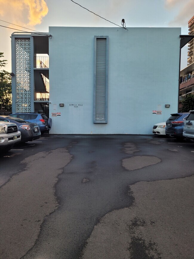 Foto del edificio - 1526 Kewalo St