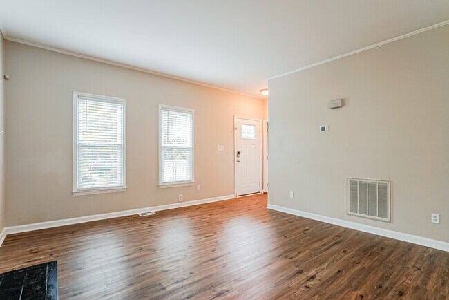 Foto del edificio - 100 Remington Woods Dr