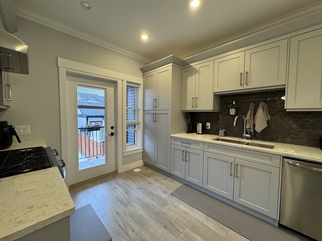 Building Photo - 8668 Machell St