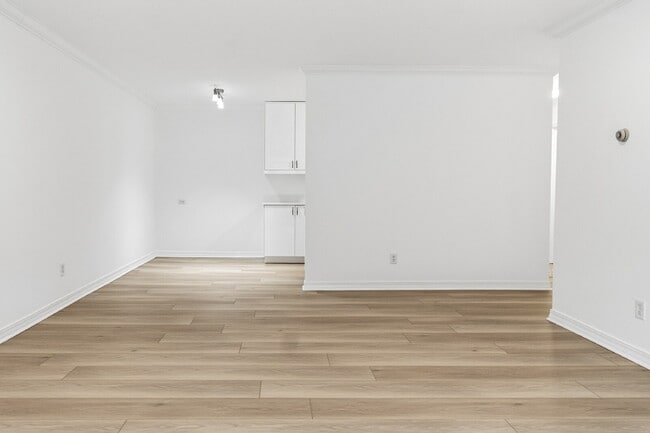 Foto del edificio - 821 Douglas Ave