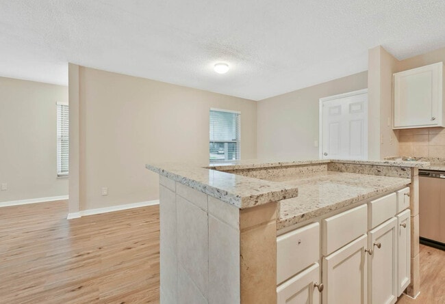 Building Photo - 1310 Celia Way