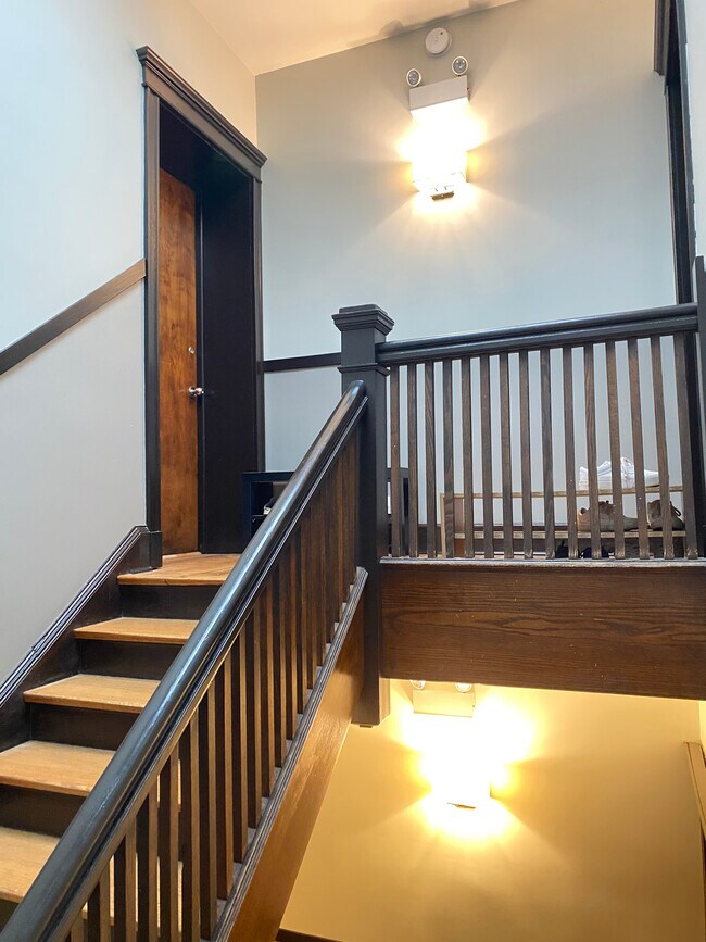 Foto del edificio - 4635 N Winthrop Ave