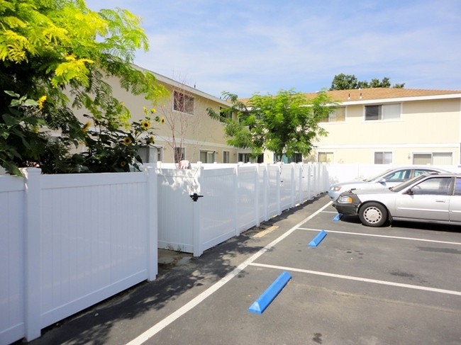 Building Photo - Fifth Street Townhomes