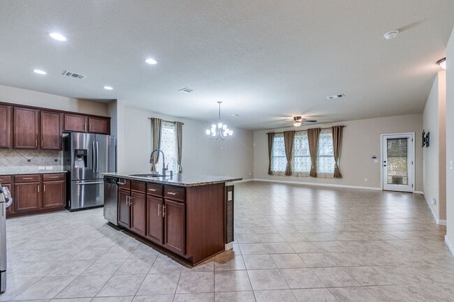 Building Photo - IMMACULATE 3bd/2ba/2gar/Office/Studay in Cobblestone Available NOW!