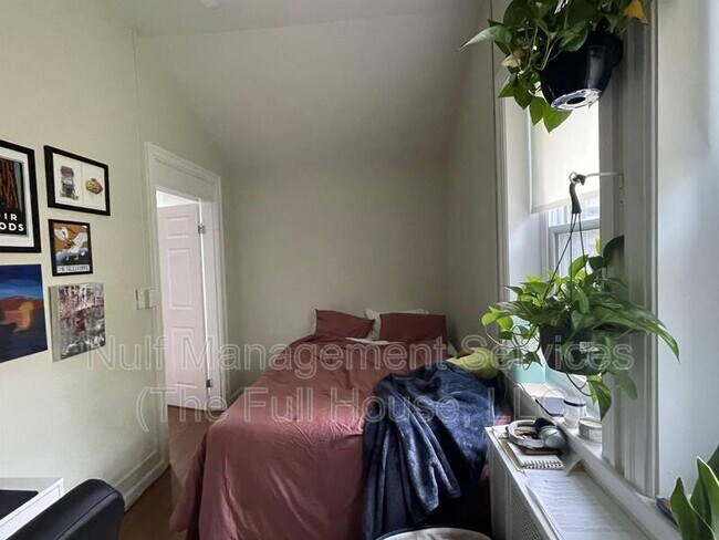 Foto del edificio - 1021 Murray Hill Ave