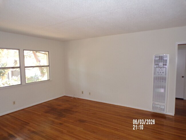 Foto del edificio - 5832 Bowcroft St