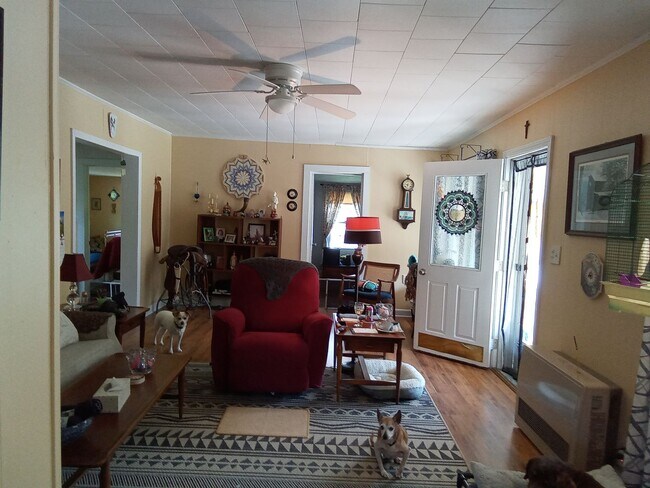 Foto del edificio - Cute Cottage overlooking Downtown Lansing - Walk to Stores, Park & Creek!