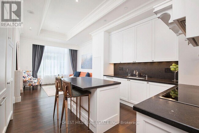 Photo du bâtiment - 311-4311 Bay St.