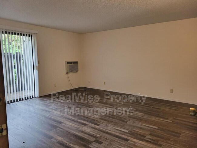 Foto del edificio - 401 NW B St