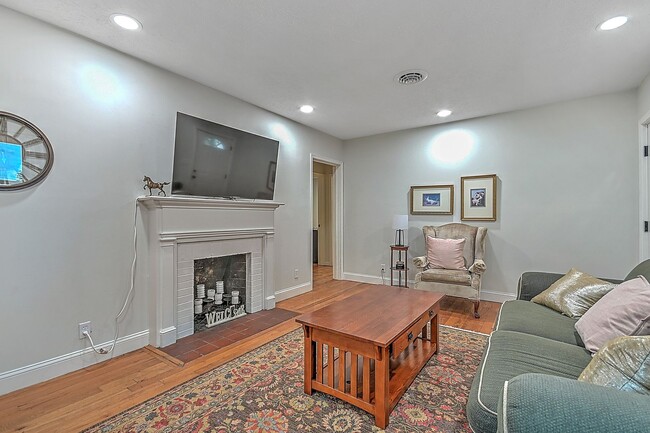 Building Photo - 1220 Morningside Cir