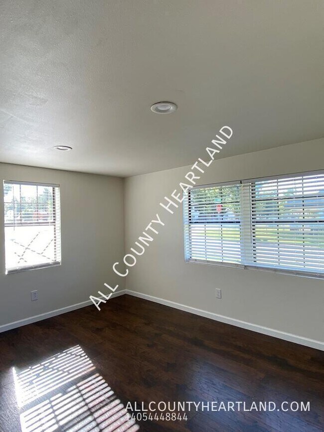 Building Photo - 1401 N Independence Ave