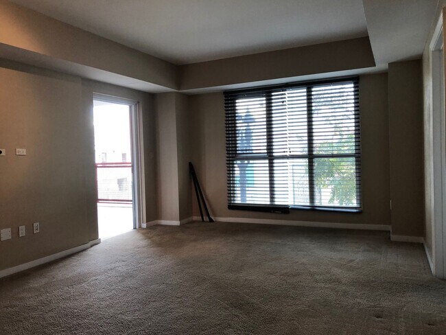 Building Photo - 875 G St