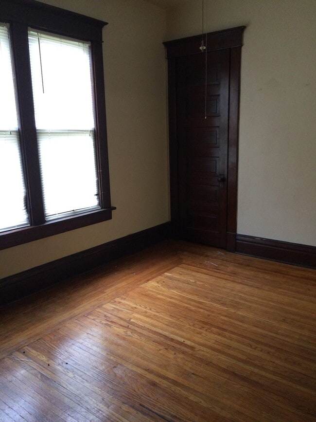 Building Photo - 1406 W 3rd St