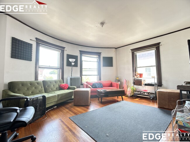 Photo - 324 Faneuil St Apartment