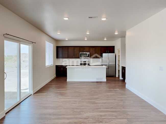 Building Photo - 3324 Fields Ave