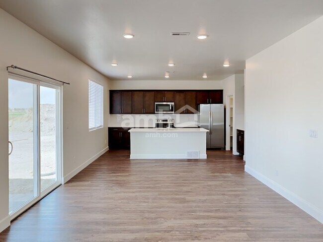 Foto del edificio - 3324 Fields Ave