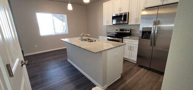 Building Photo - 1611 Richard Martin Dr