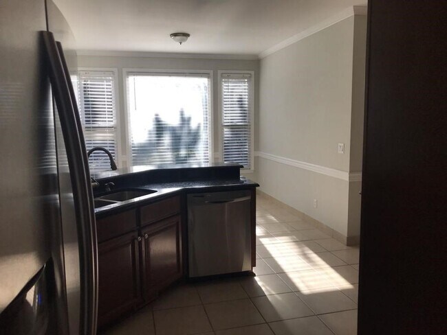 Foto del edificio - 230 Ridgewood Dr