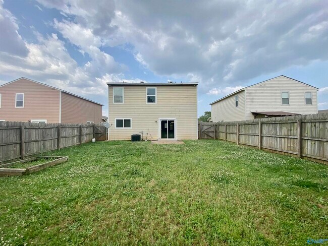 Building Photo - 3129 Lakeland Dr SW