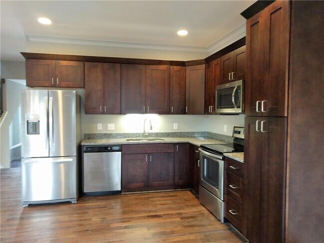 Building Photo - 15861 Valley View Dr