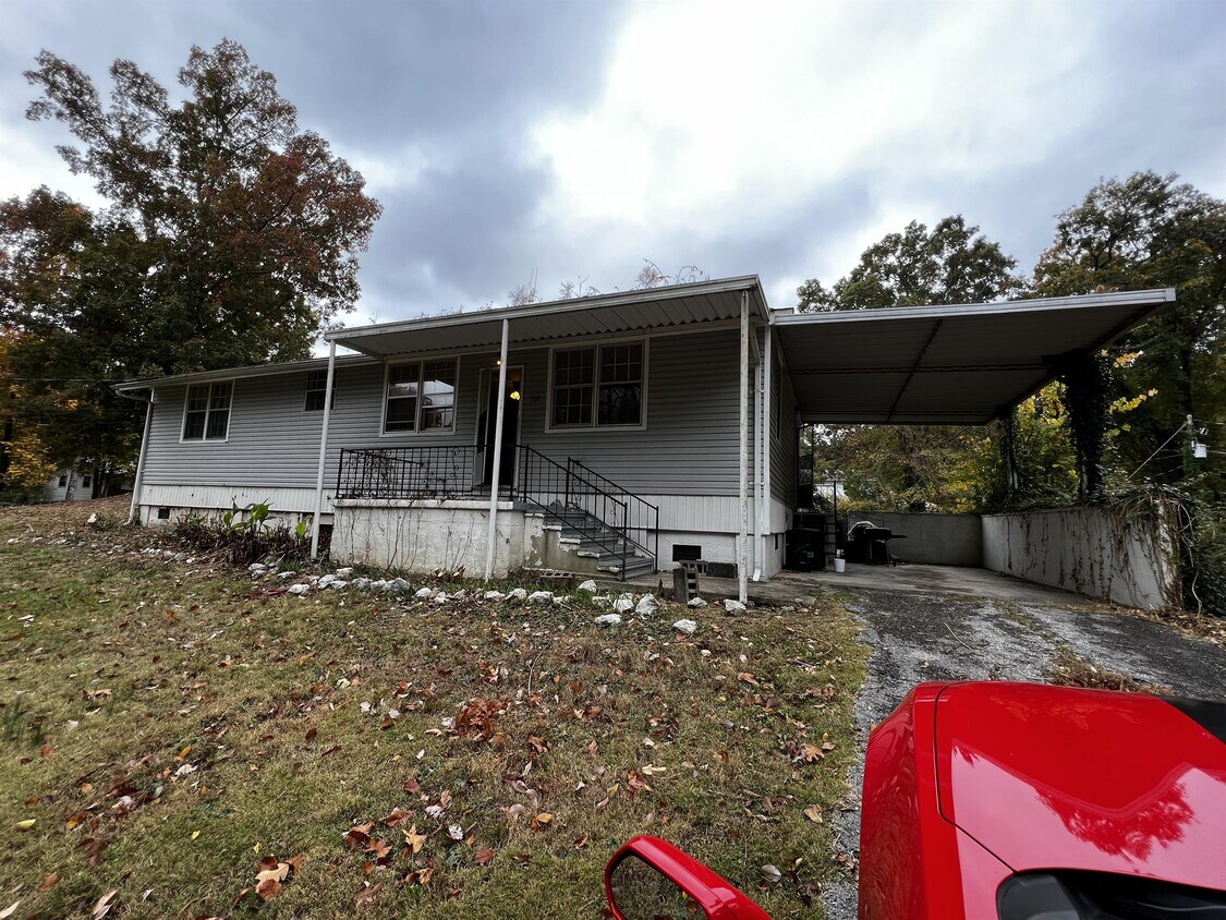 500 Fort Tralee Ct, Weaver, AL 36277 House Rental in Weaver, AL