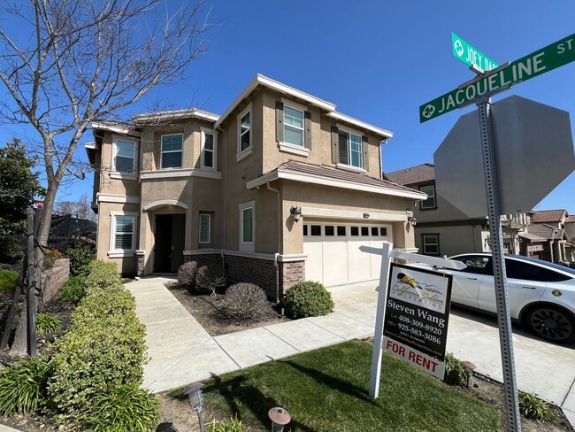 Building Photo - Executive Home located in Sought After Sch...